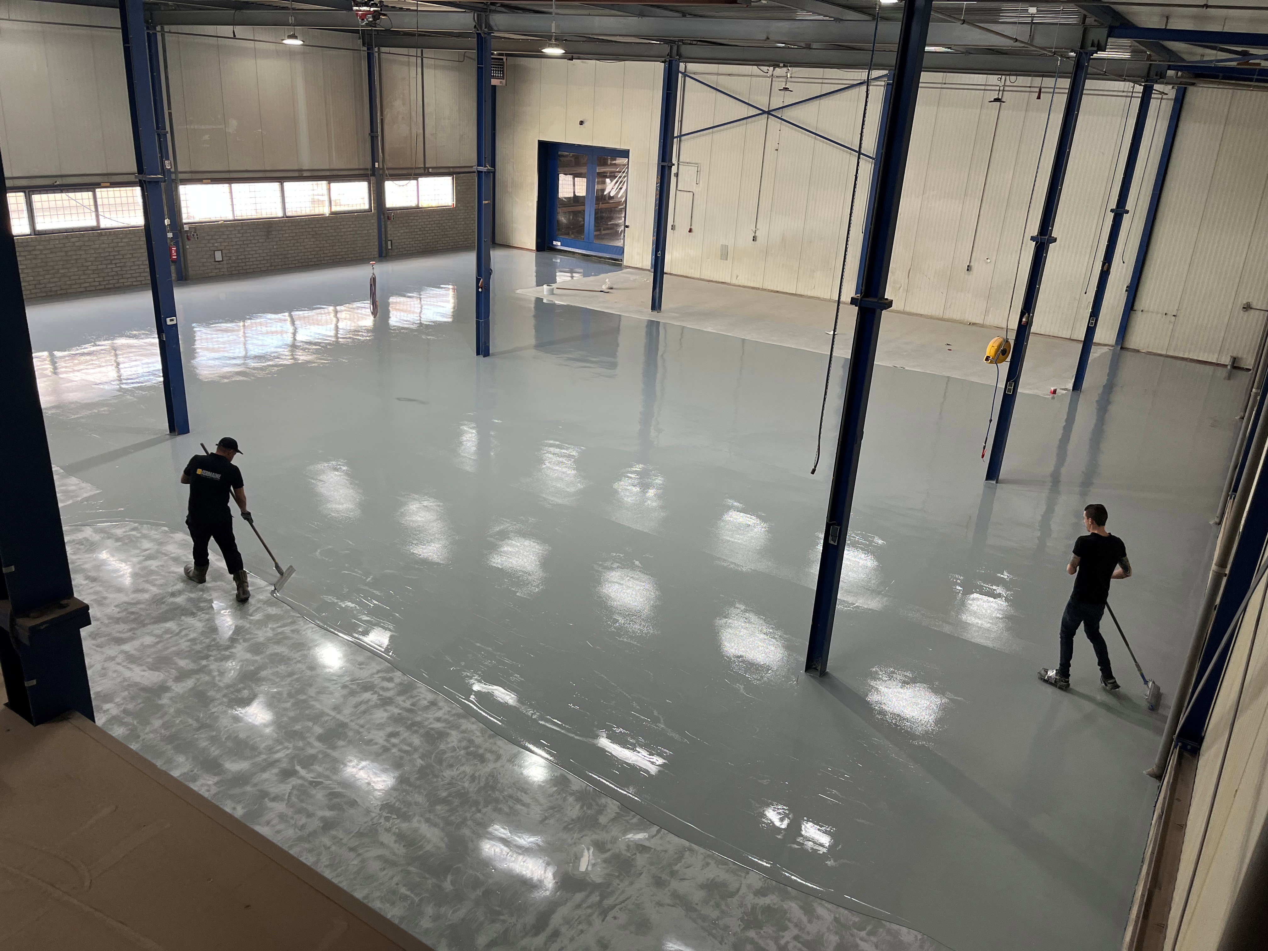eerste hal 800m2 vloercoaten